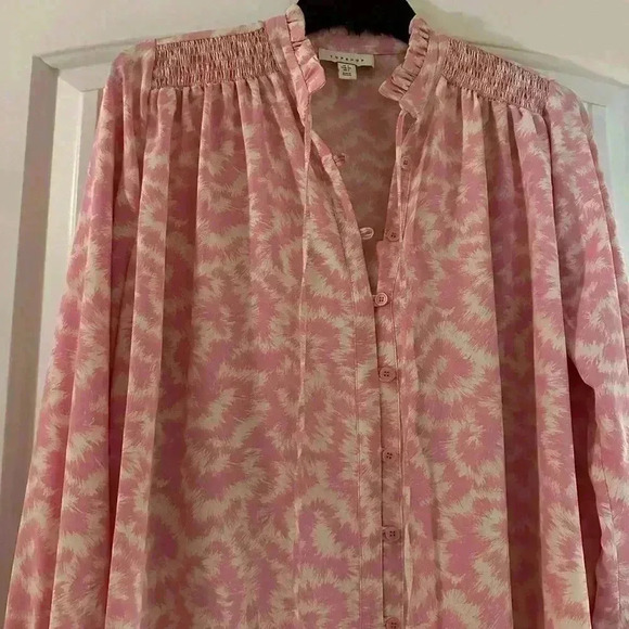 Topshop Tops - Ladies pink & white TOPSHOP blouse size 2